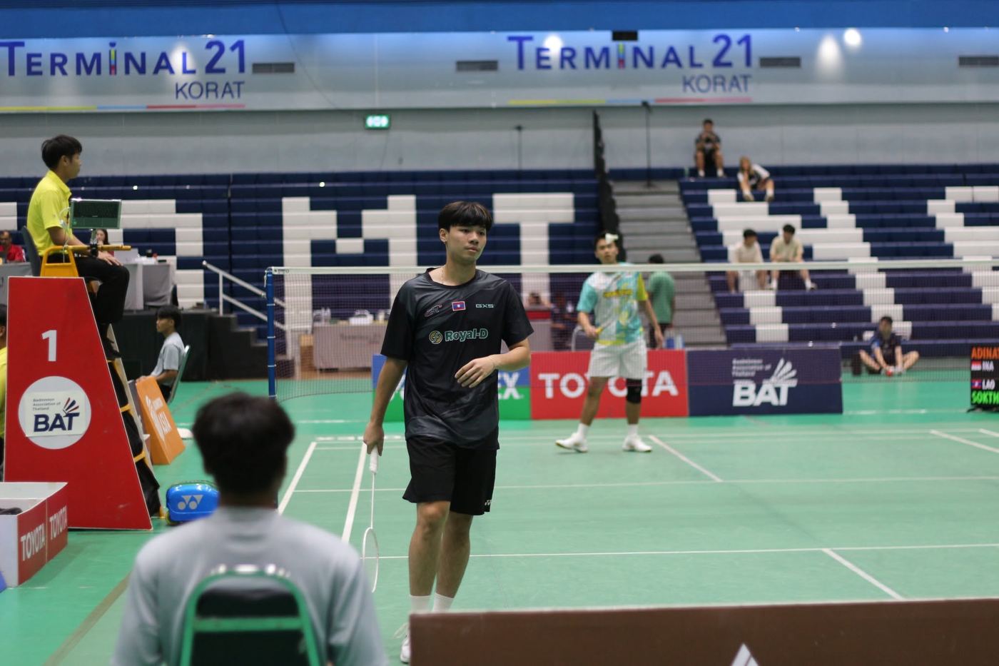 Labdork player on court in Korat